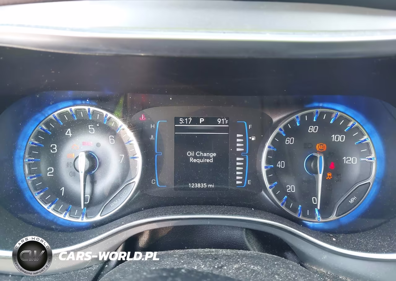 2019 Chrysler Pacifica Touring Plus VIN:2C4RC1FG5KR742024 - 7