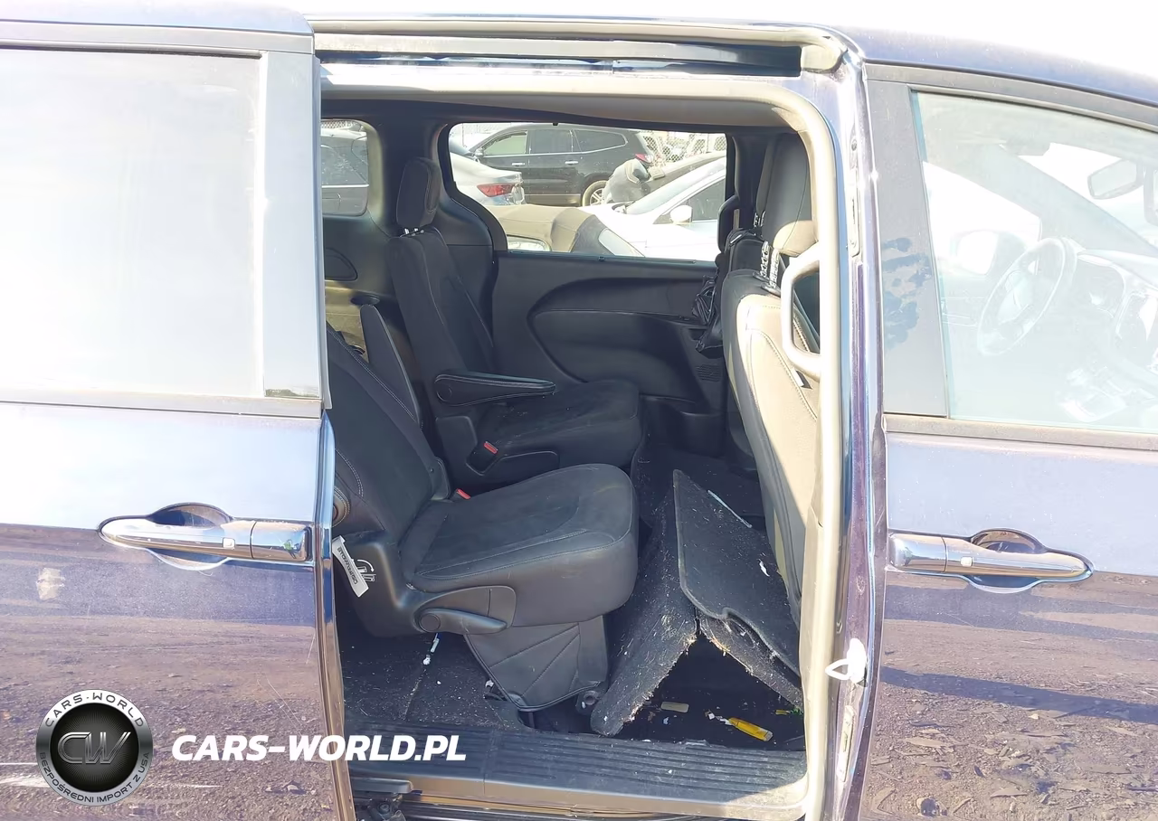 2019 Chrysler Pacifica Touring Plus VIN:2C4RC1FG5KR742024 - 8