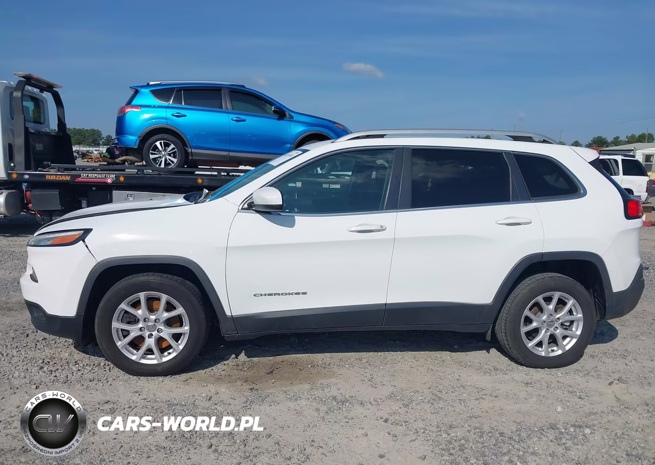 2016 Jeep Cherokee Latitude VIN:1C4PJLCB3GW190815 - 14