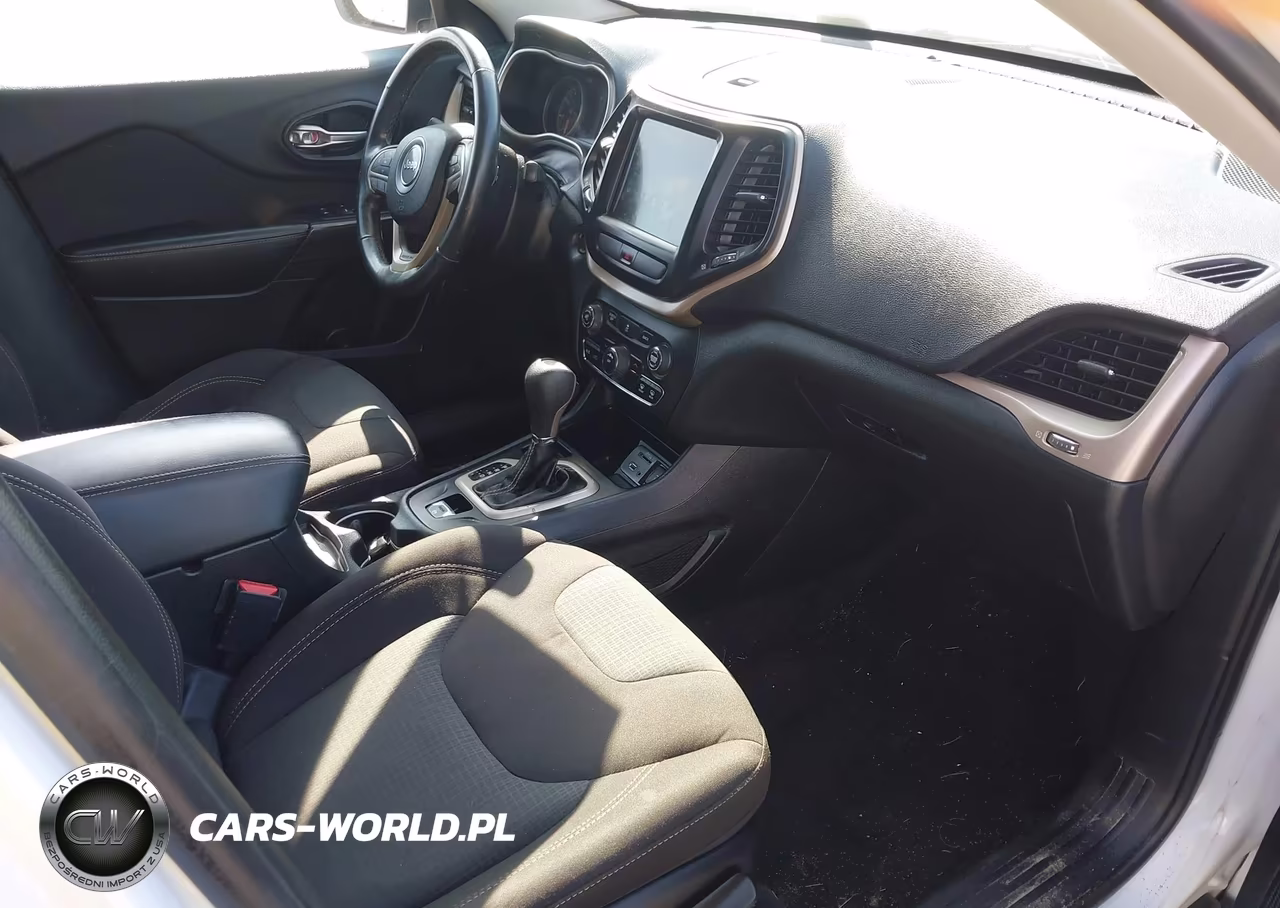 2016 Jeep Cherokee Latitude VIN:1C4PJLCB3GW190815 - 5