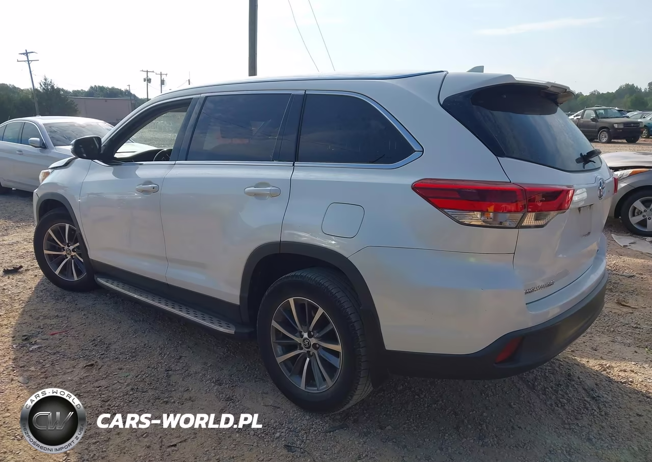 2019 Toyota Highlander Xle VIN:5TDJZRFH5KS708059 - 3