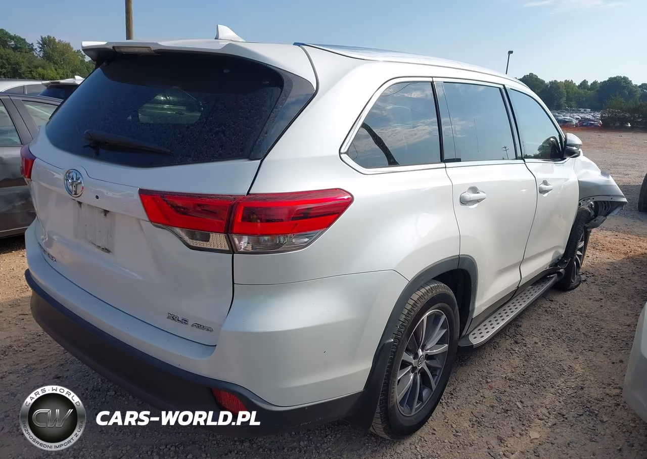 2019 Toyota Highlander Xle VIN:5TDJZRFH5KS708059 - 4