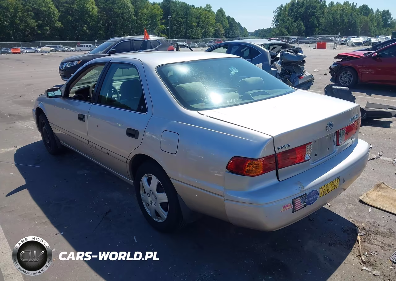 2000 Toyota Camry Le V6 VIN:4T1BF28K0YU945345 - 3