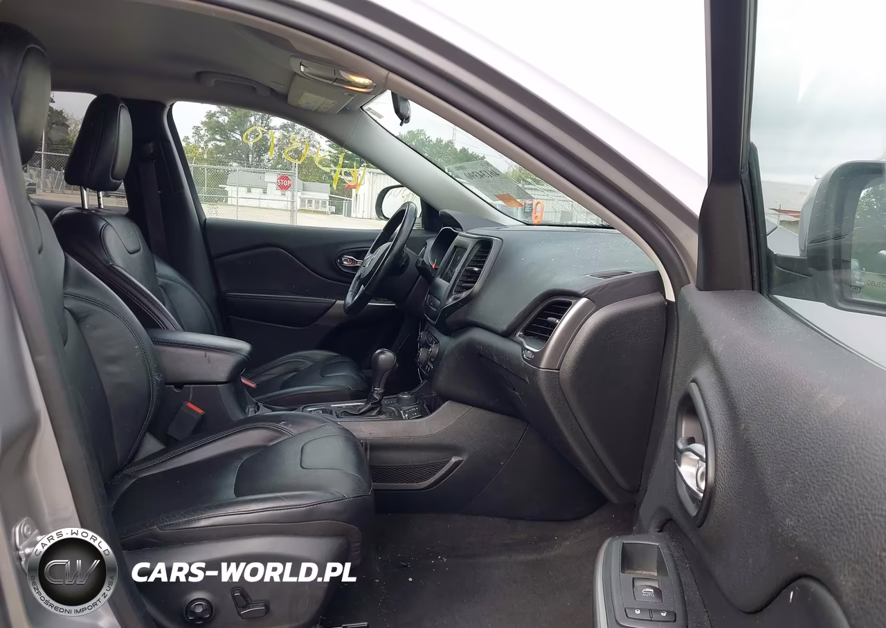 2020 Jeep Cherokee Latitude Plus 4X4 VIN:1C4PJMLB2LD580218 - 5