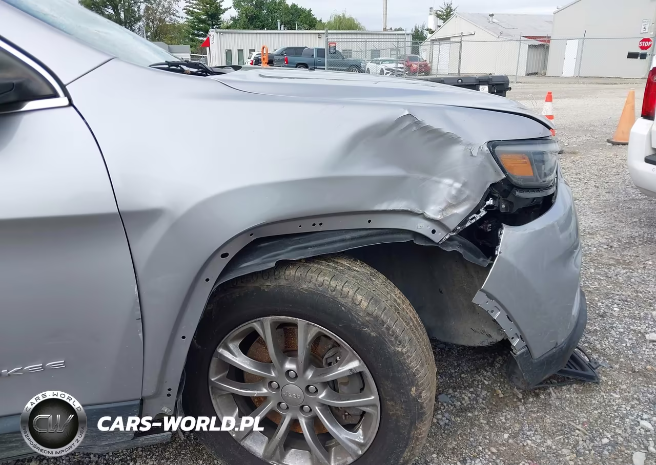 2020 Jeep Cherokee Latitude Plus 4X4 VIN:1C4PJMLB2LD580218 - 6