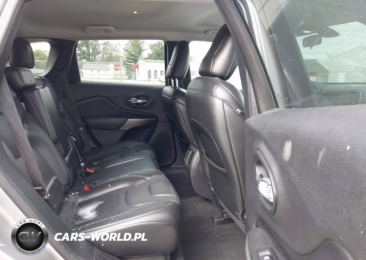 2020 Jeep Cherokee Latitude Plus 4X4 VIN:1C4PJMLB2LD580218 - 8