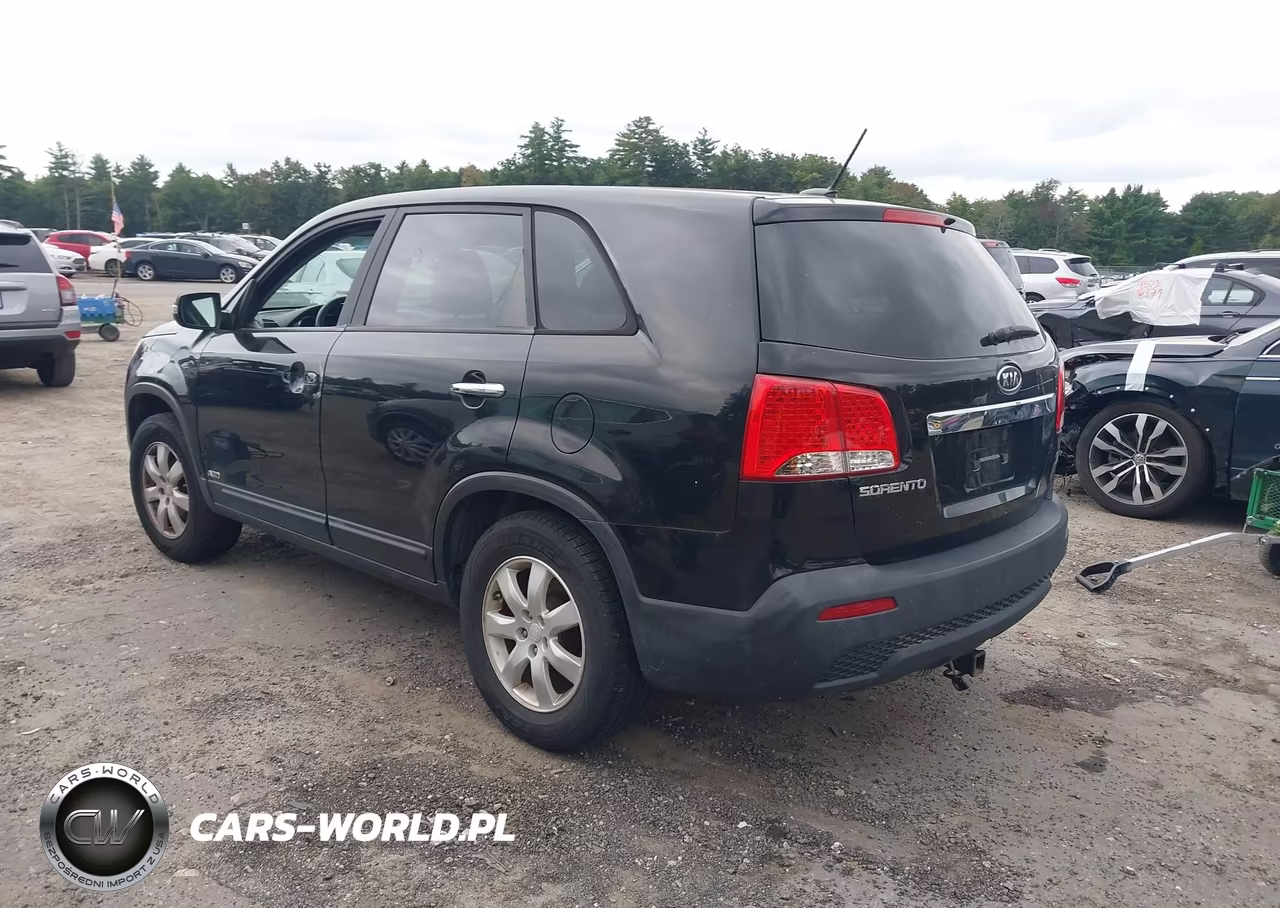 2011 Kia Sorento Lx VIN:5XYKTCA18BG010409 - 3