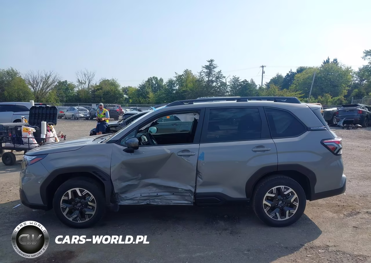 2025 Subaru Forester Premium VIN:JF2SLDDC1SH549482 - 14
