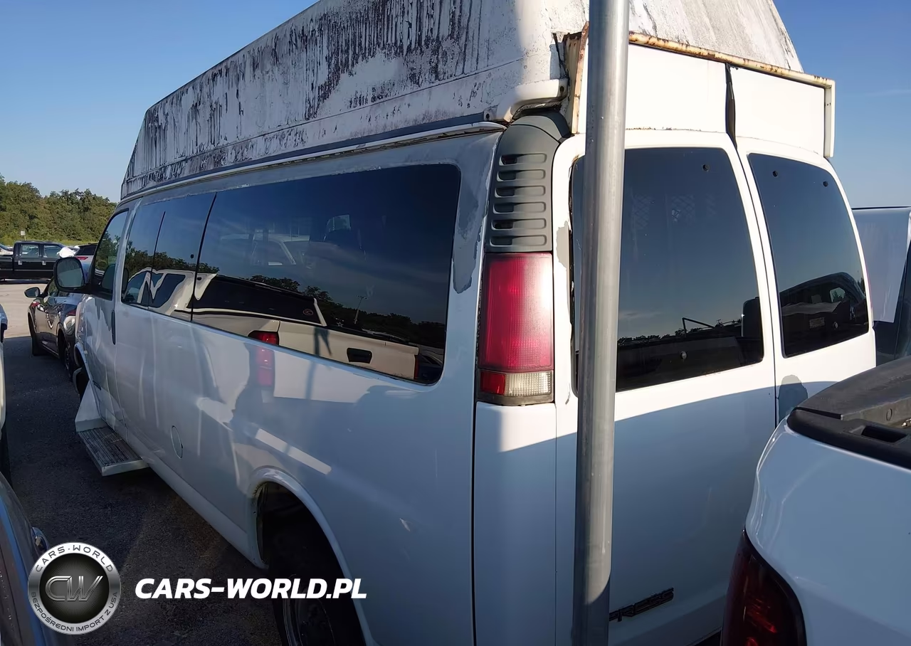 2002 Chevrolet Express Van VIN:1GAHG39R821123858 - 3