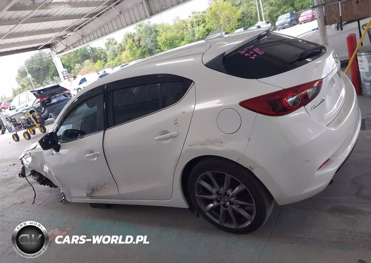 2018 Mazda Mazda3 Grand Touring VIN:3MZBN1M31JM230341 - 15
