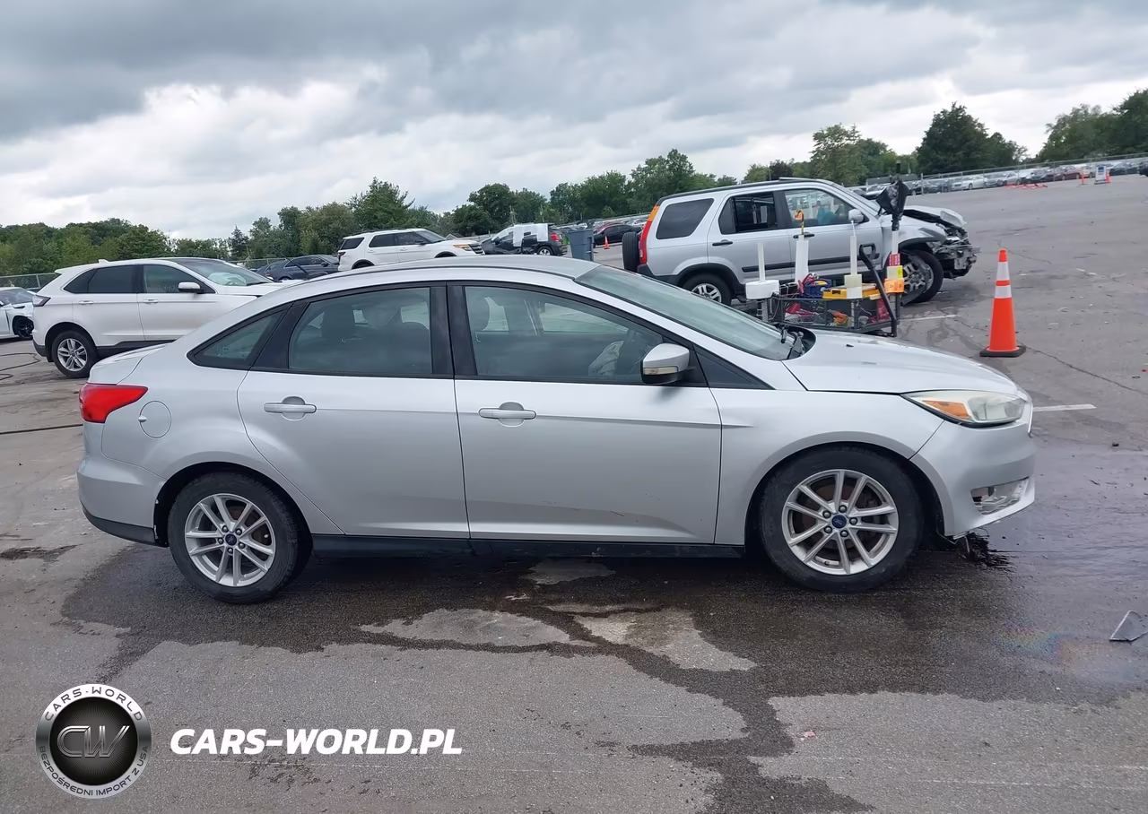 2017 Ford Focus Se VIN:1FADP3F27HL286842 - 13