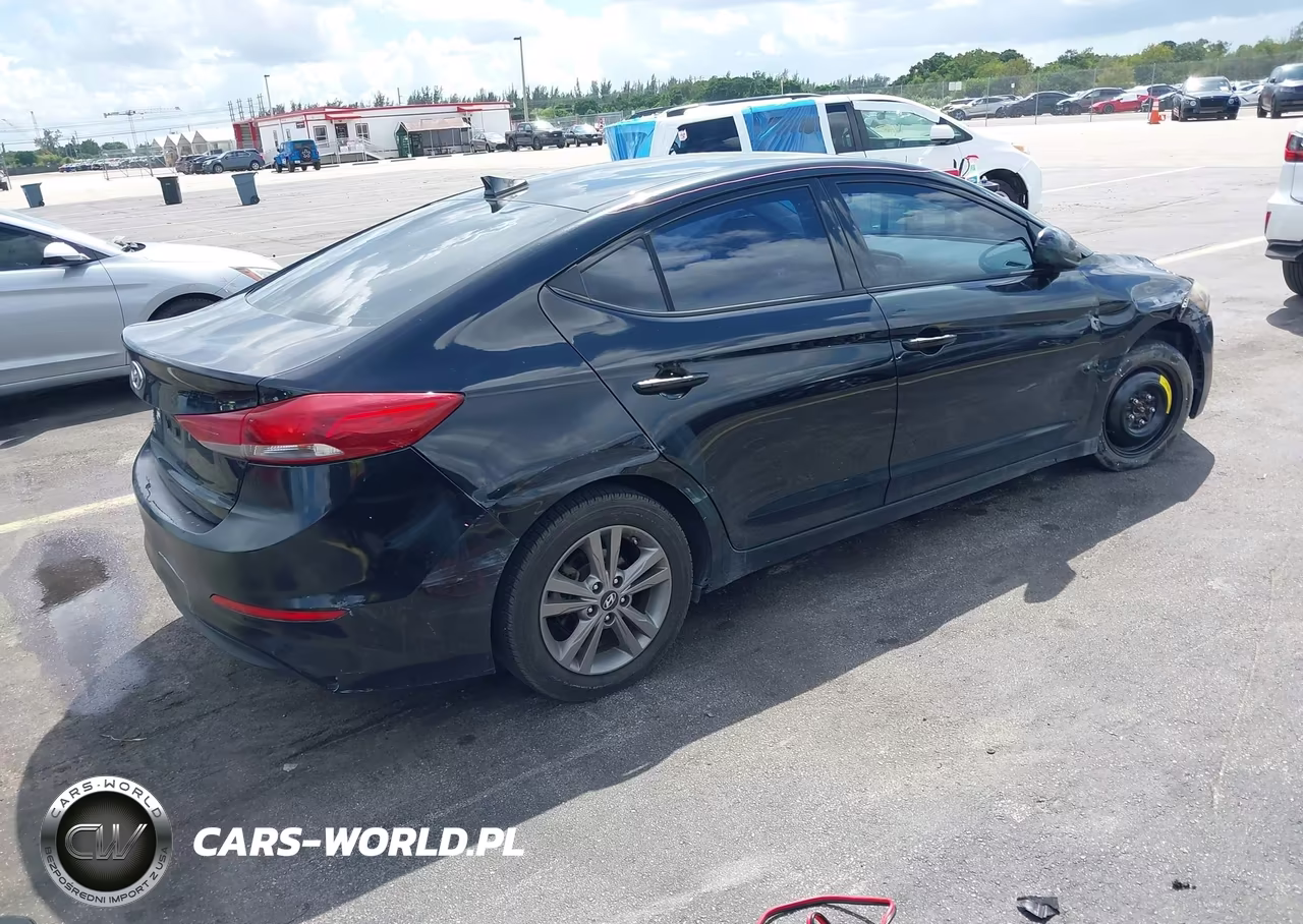 2018 Hyundai Elantra Sel VIN:5NPD84LF2JH282518 - 4