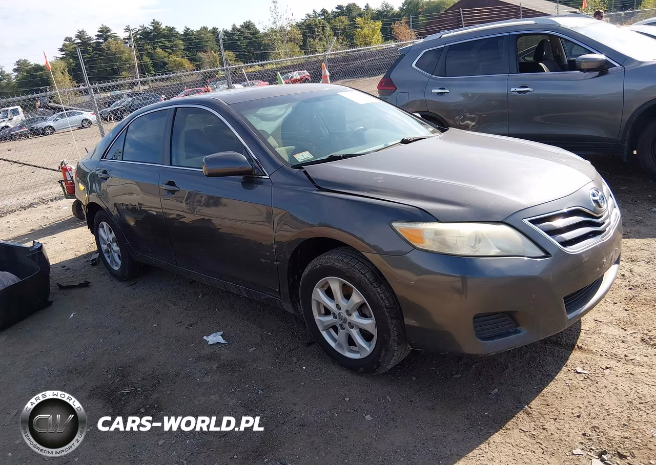 2011 Toyota Camry Le – zdjęcie 1 z 17