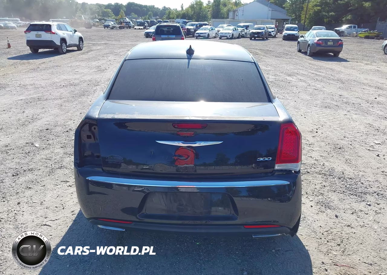 2017 Chrysler 300 Limited VIN:2C3CCAAG2HH593765 - 16