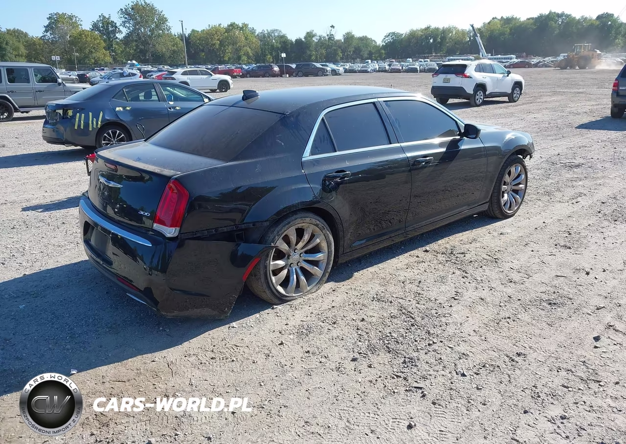 2017 Chrysler 300 Limited VIN:2C3CCAAG2HH593765 - 4