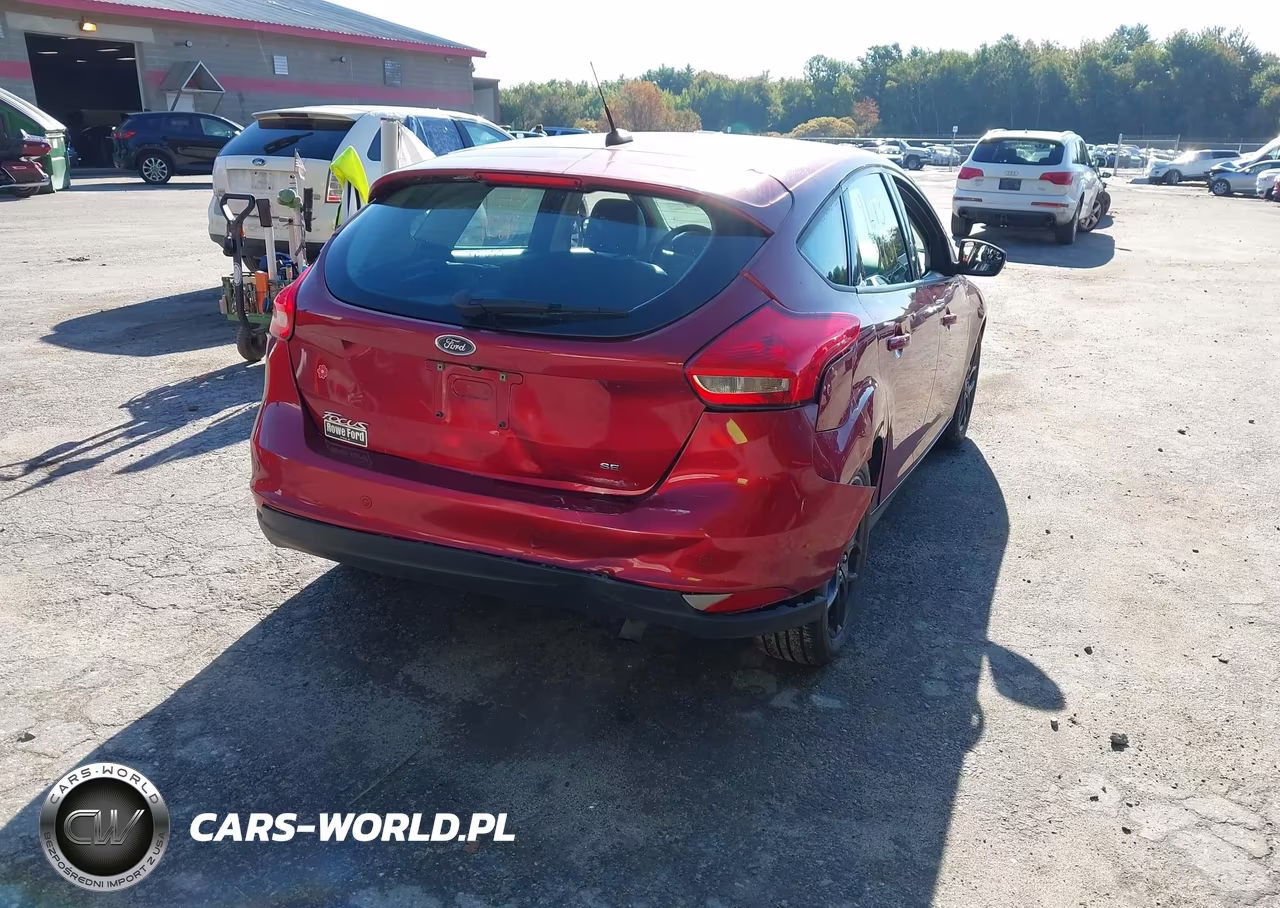 2016 Ford Focus Se VIN:1FADP3K26GL330592 - 4