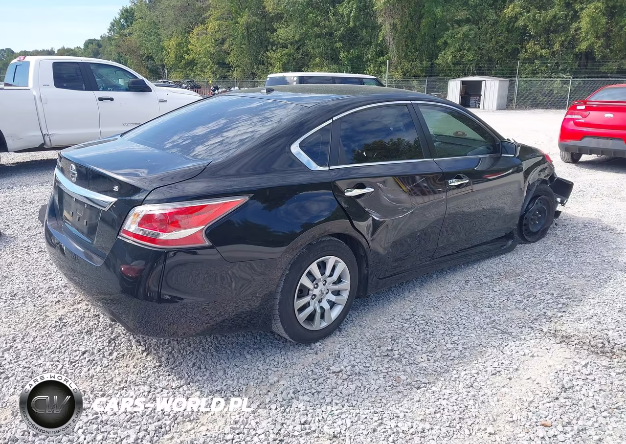 2015 Nissan Altima 2.5 S VIN:1N4AL3AP9FN324493 - 4