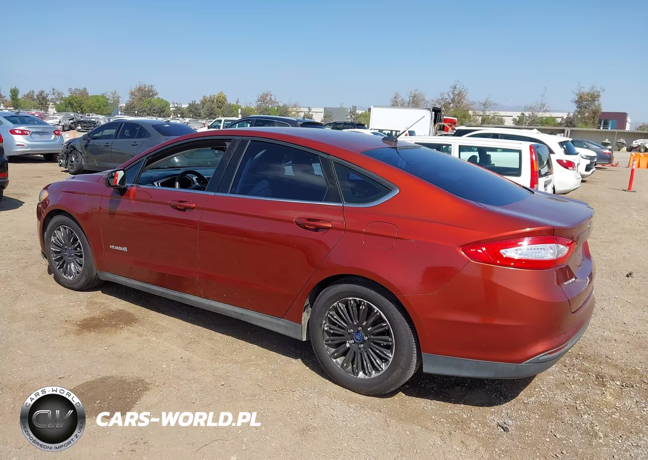 2014 Ford Fusion Hybrid S VIN:3FA6P0UU8ER131211 - 3