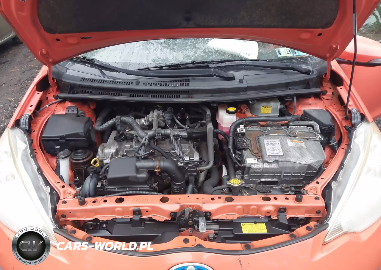 2013 Toyota Prius C Two VIN:JTDKDTB33D1055483 - 10