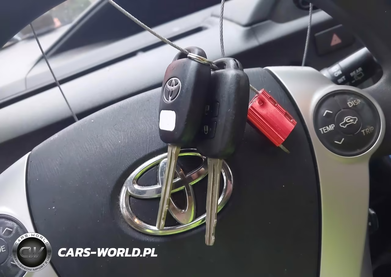 2013 Toyota Prius C Two VIN:JTDKDTB33D1055483 - 11