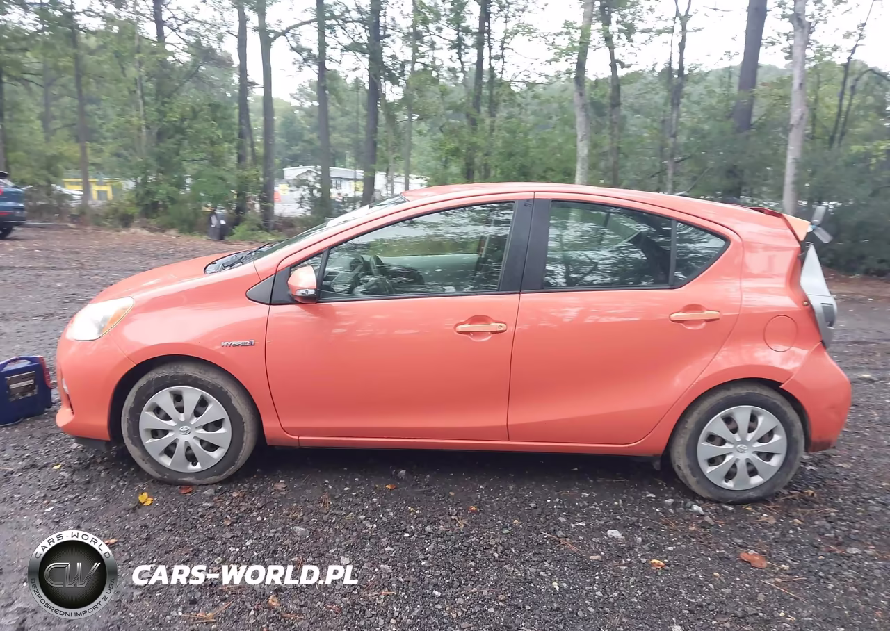 2013 Toyota Prius C Two VIN:JTDKDTB33D1055483 - 14