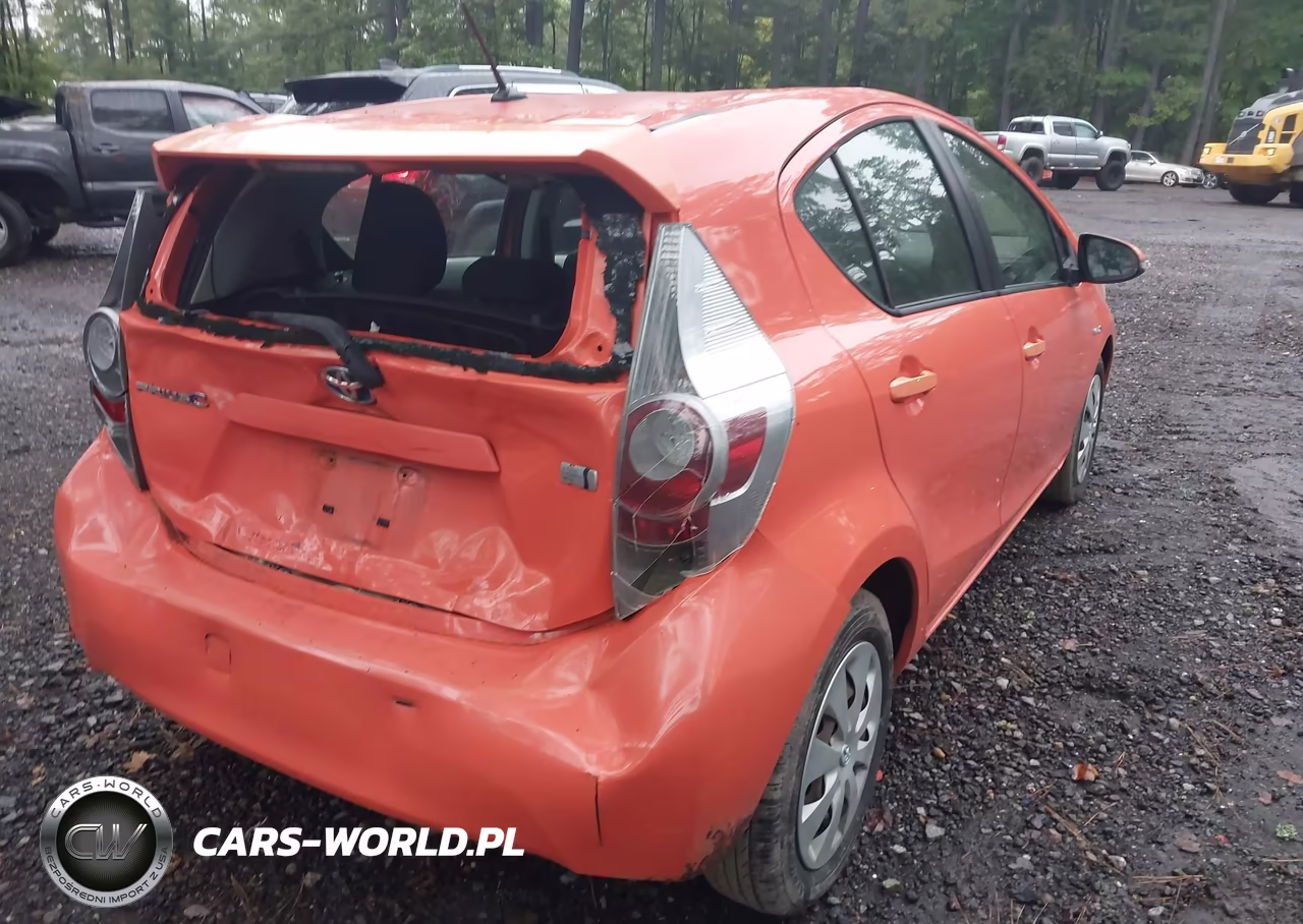 2013 Toyota Prius C Two VIN:JTDKDTB33D1055483 - 4