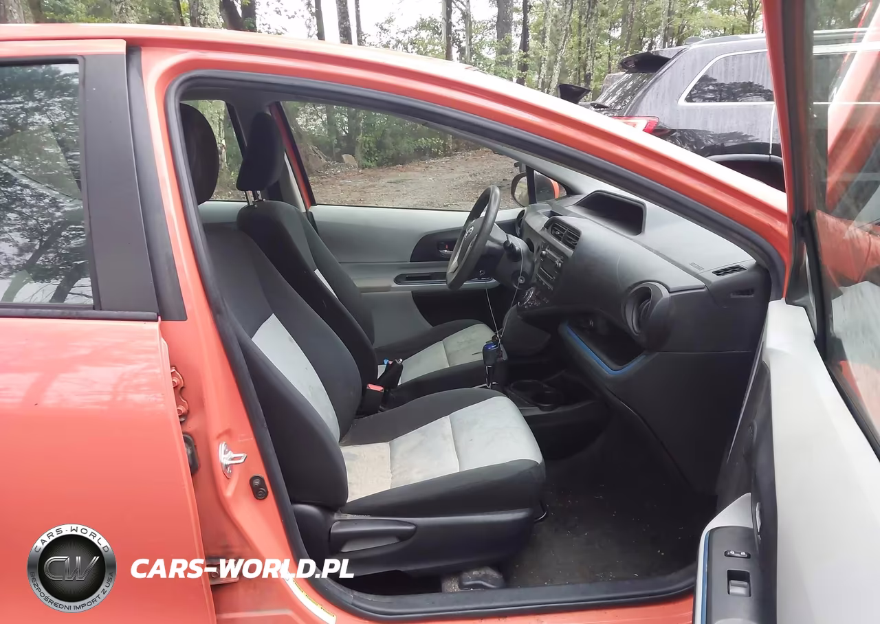 2013 Toyota Prius C Two VIN:JTDKDTB33D1055483 - 5