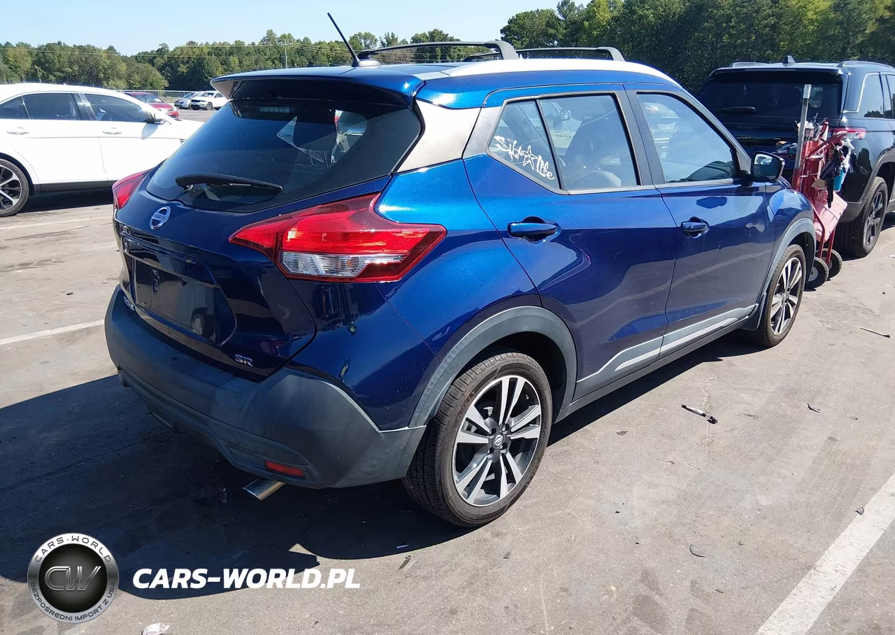 2019 Nissan Kicks Sr VIN:3N1CP5CU2KL523453 - 4
