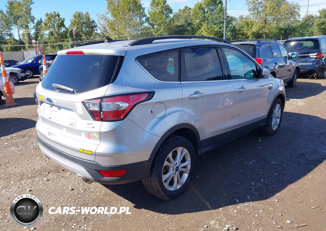 2018 Ford Escape Se VIN:1FMCU9GD5JUC28905 - 4