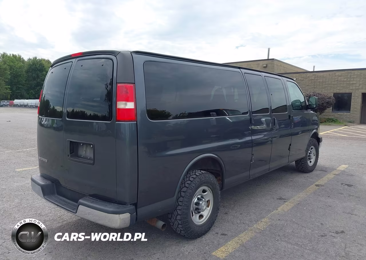 2017 Chevrolet Express 3500 Lt VIN:1GAZGPFFXH1103724 - 4