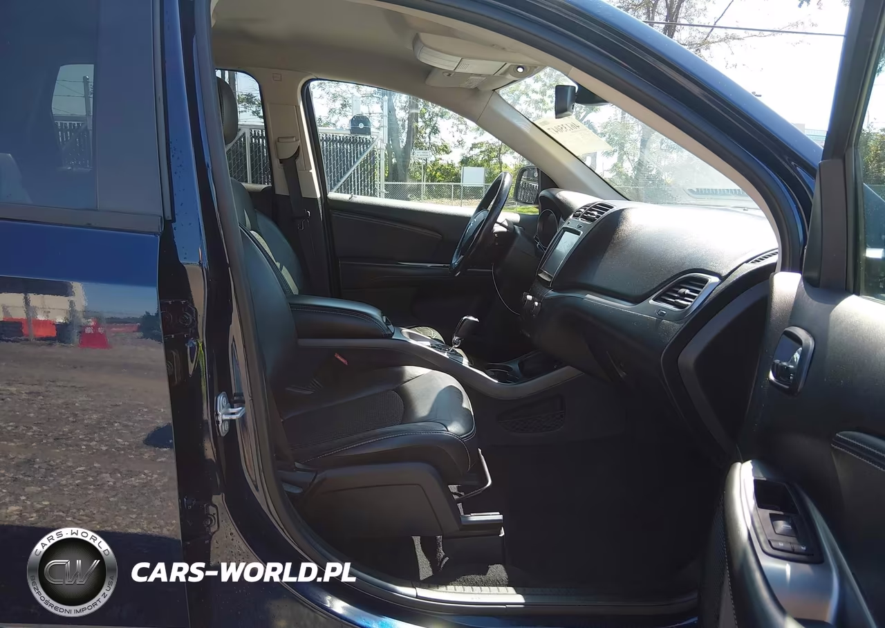 2019 Dodge Journey Crossroad VIN:3C4PDCGGXKT773524 - 5