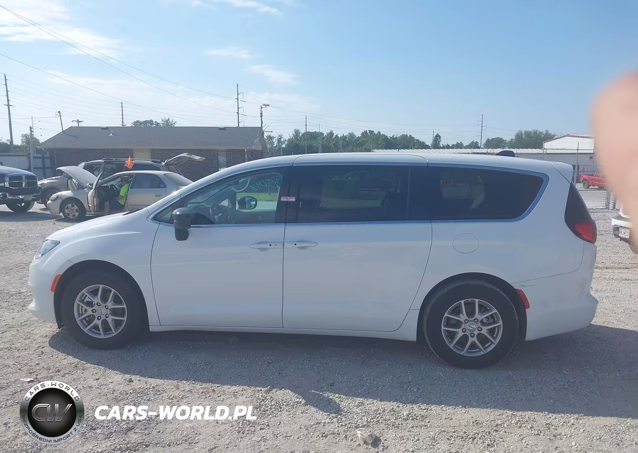 2024 Chrysler Voyager Lx VIN:2C4RC1CG2RR119619 - 14