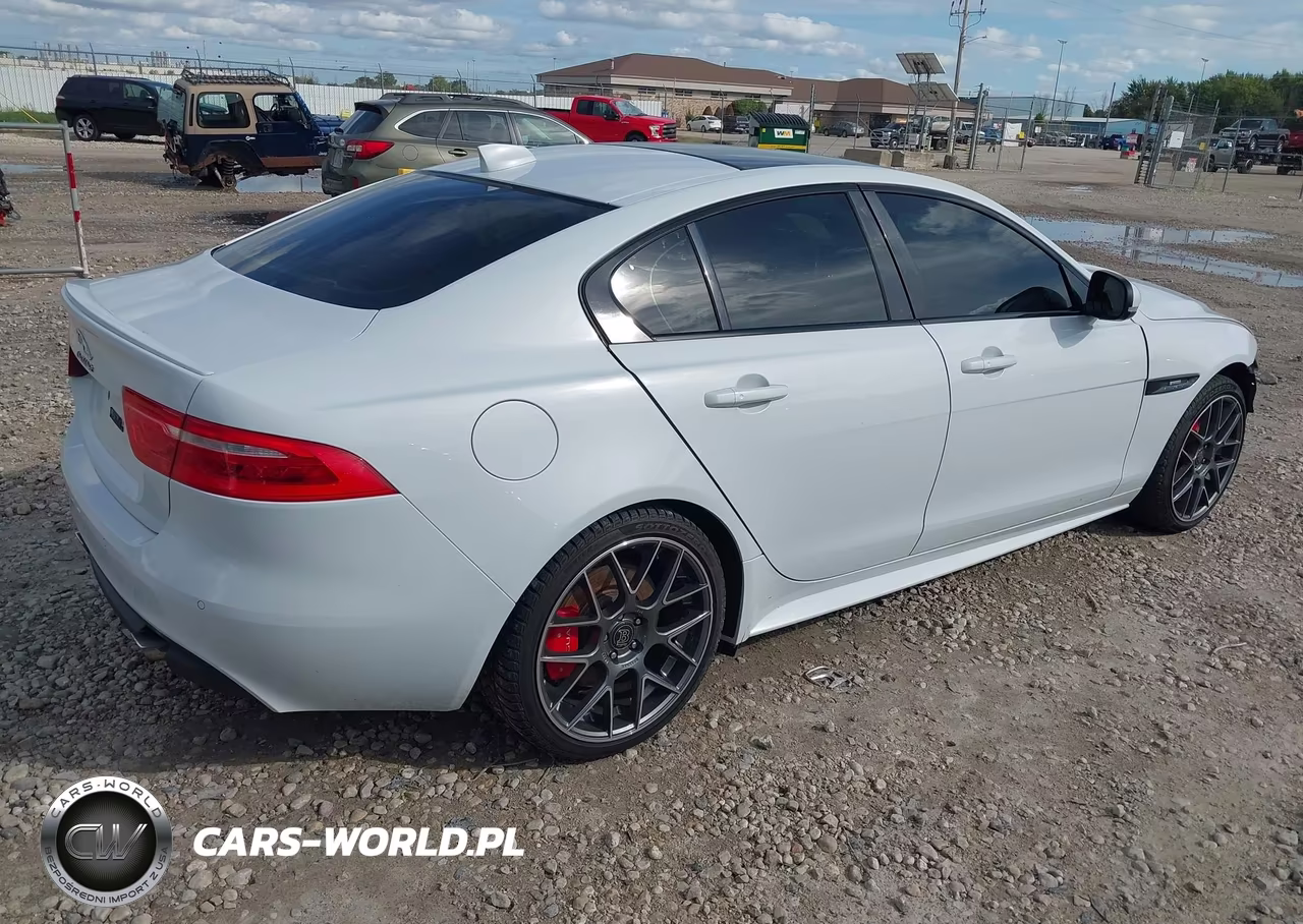 2017 Jaguar Xe 35T R-Sport VIN:SAJAL4BV8HA968673 - 4