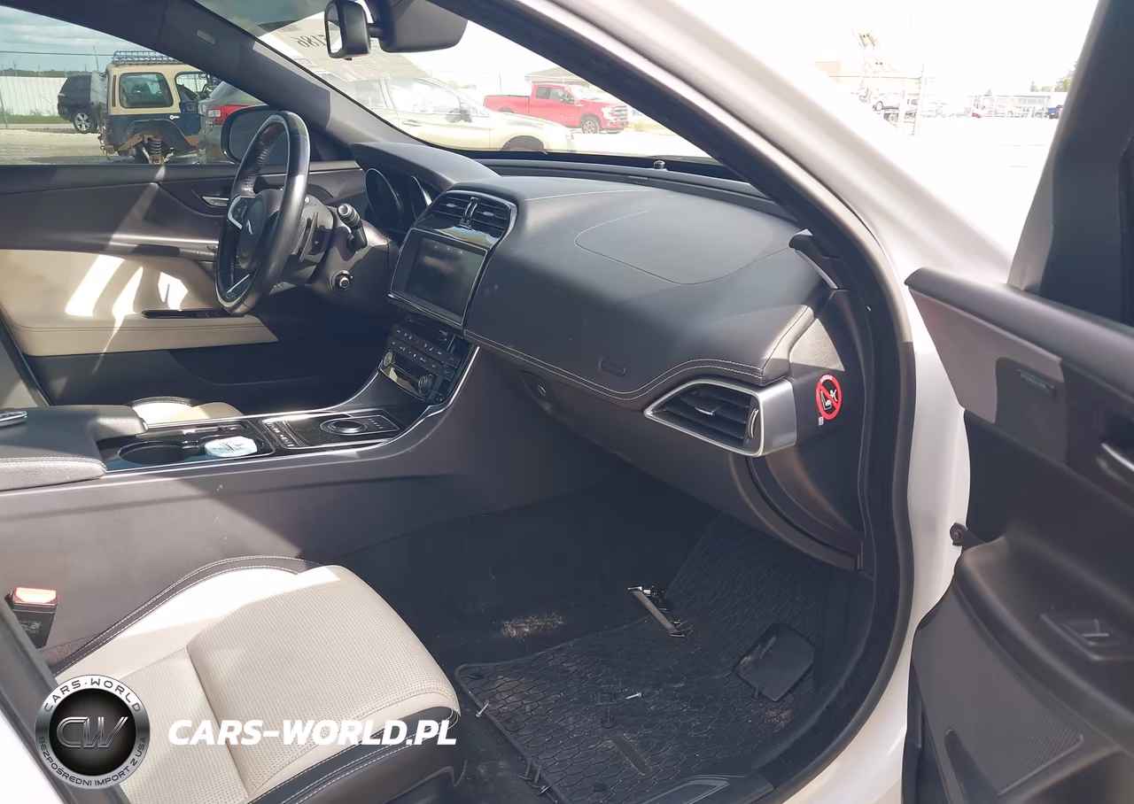 2017 Jaguar Xe 35T R-Sport VIN:SAJAL4BV8HA968673 - 5