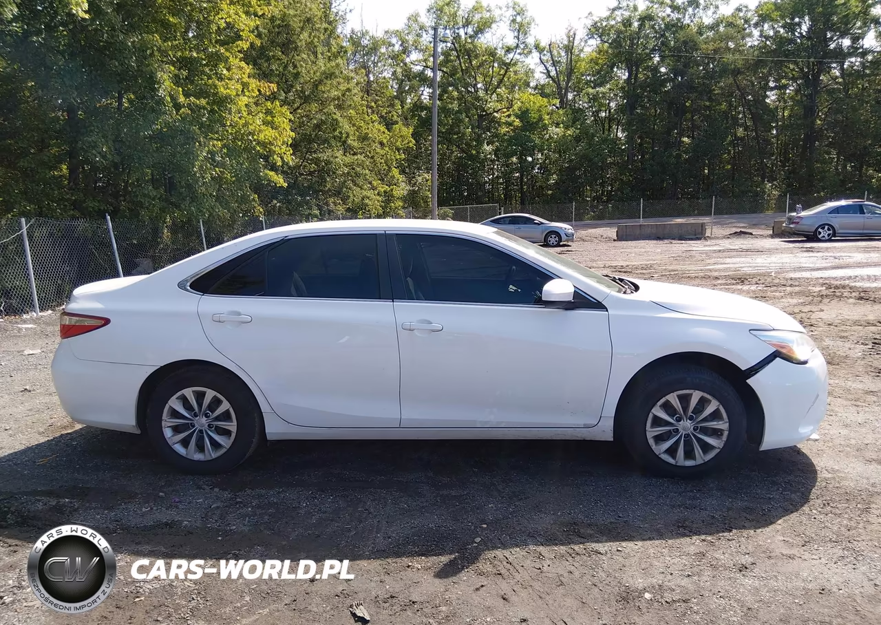 2015 Toyota Camry Le VIN:4T1BF1FK8FU947600 - 13