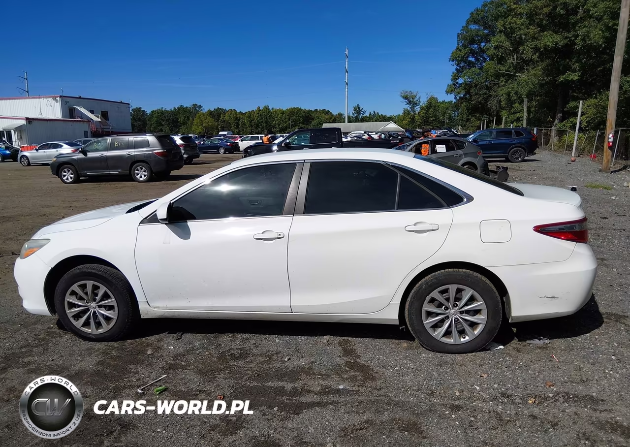 2015 Toyota Camry Le VIN:4T1BF1FK8FU947600 - 14