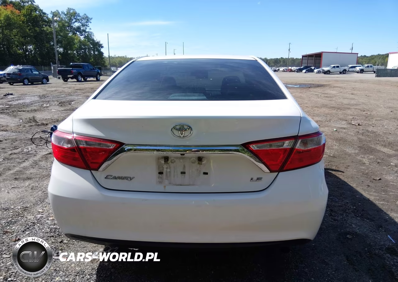 2015 Toyota Camry Le VIN:4T1BF1FK8FU947600 - 16