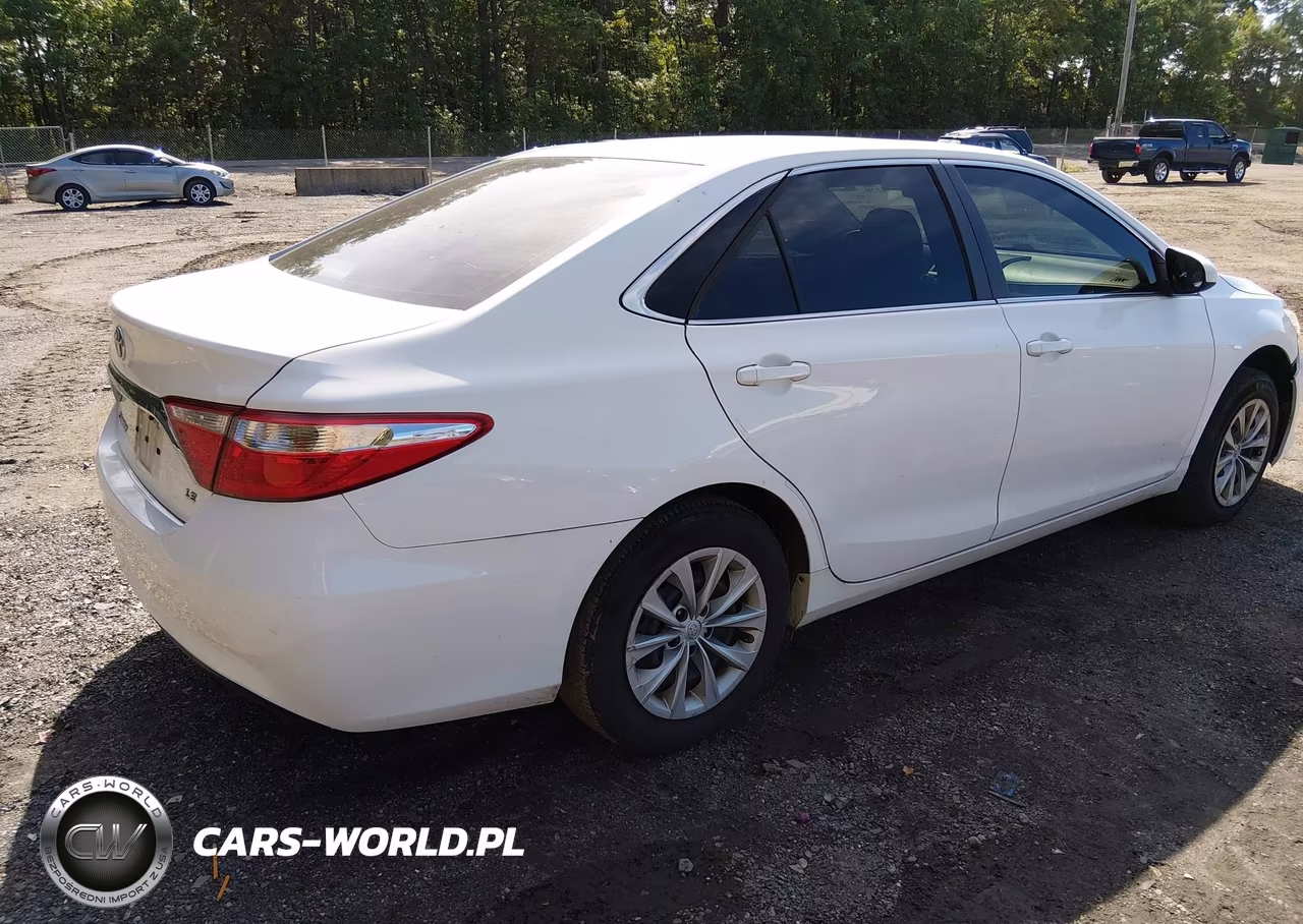 2015 Toyota Camry Le VIN:4T1BF1FK8FU947600 - 4