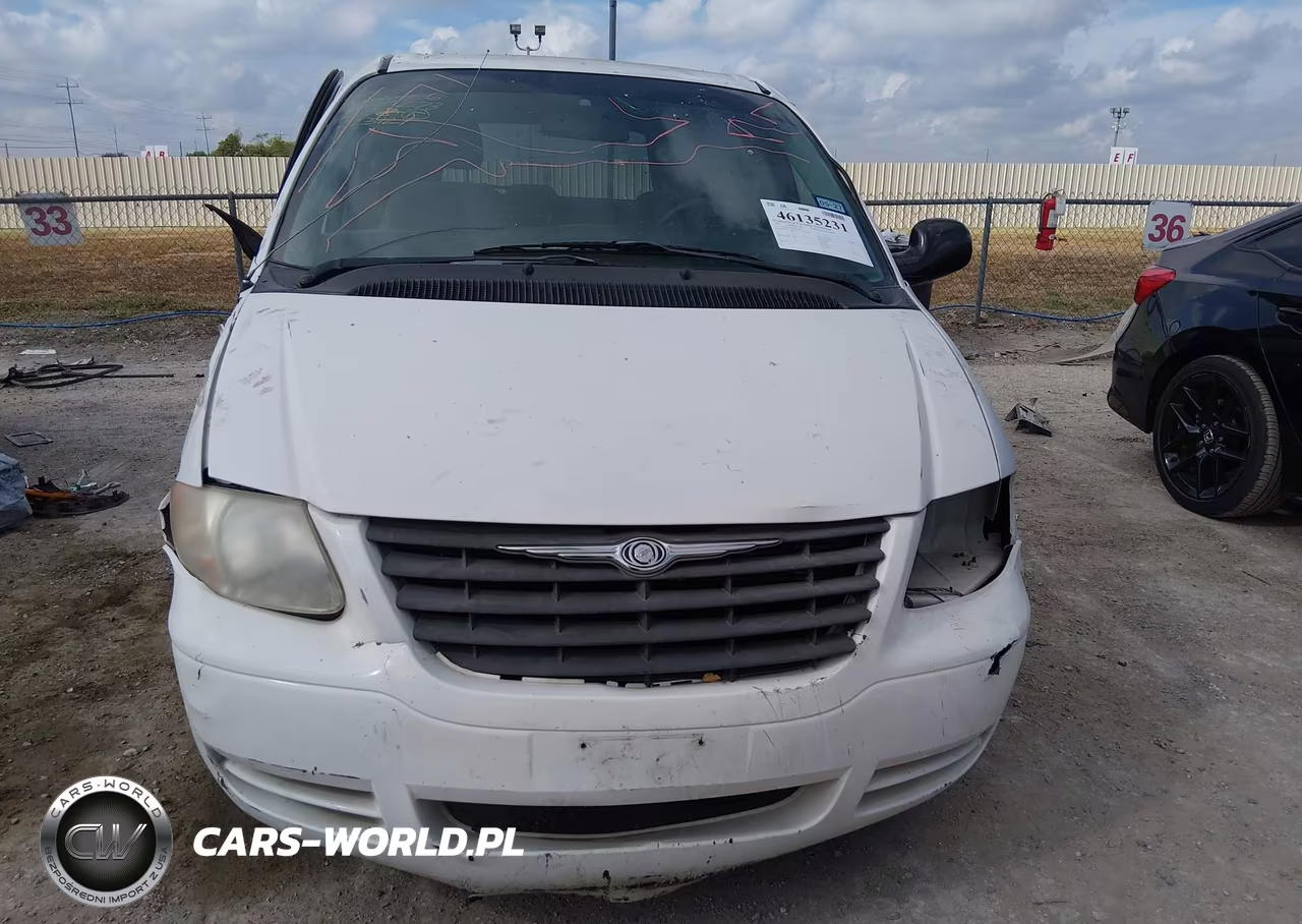 2007 Chrysler Town & Country VIN:1A4GJ45R37B223121 - 13