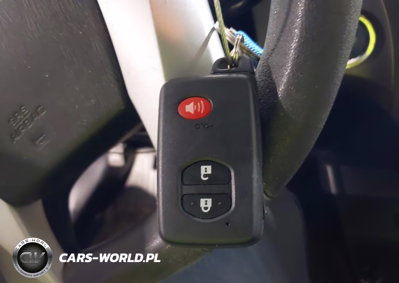2015 Toyota Prius Two VIN:JTDKN3DU6F1884635 - 11