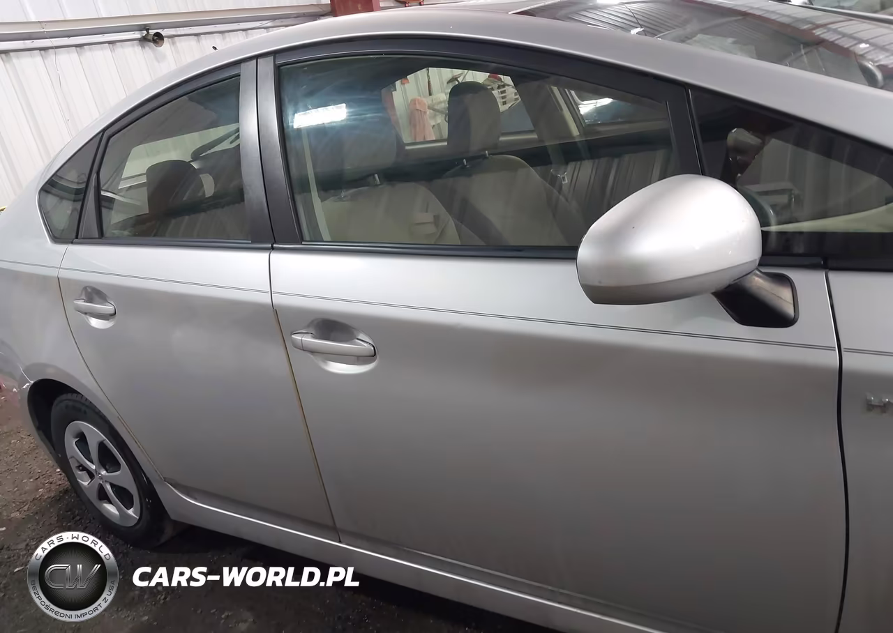 2015 Toyota Prius Two VIN:JTDKN3DU6F1884635 - 13