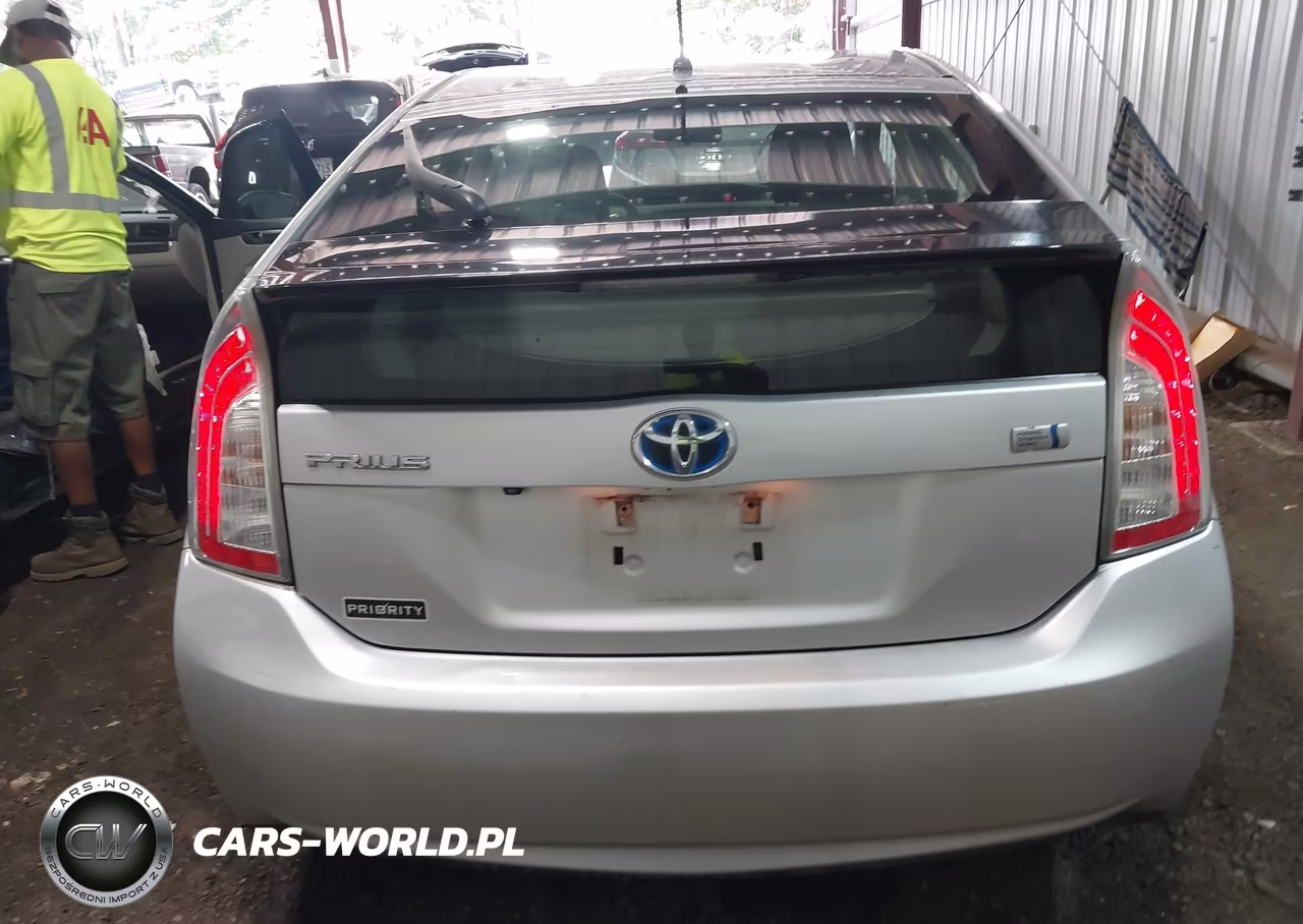 2015 Toyota Prius Two VIN:JTDKN3DU6F1884635 - 16