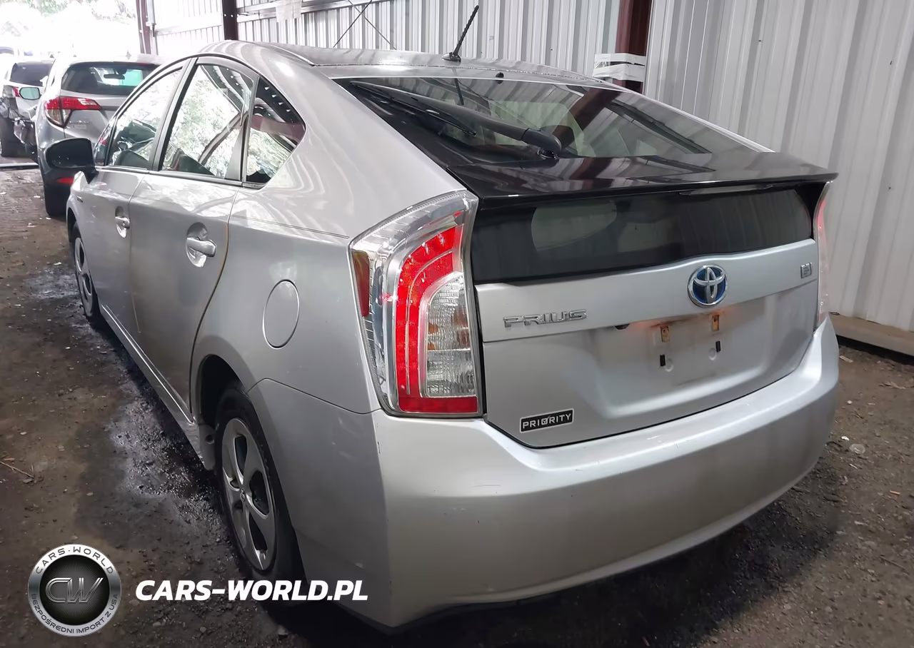 2015 Toyota Prius Two VIN:JTDKN3DU6F1884635 - 3