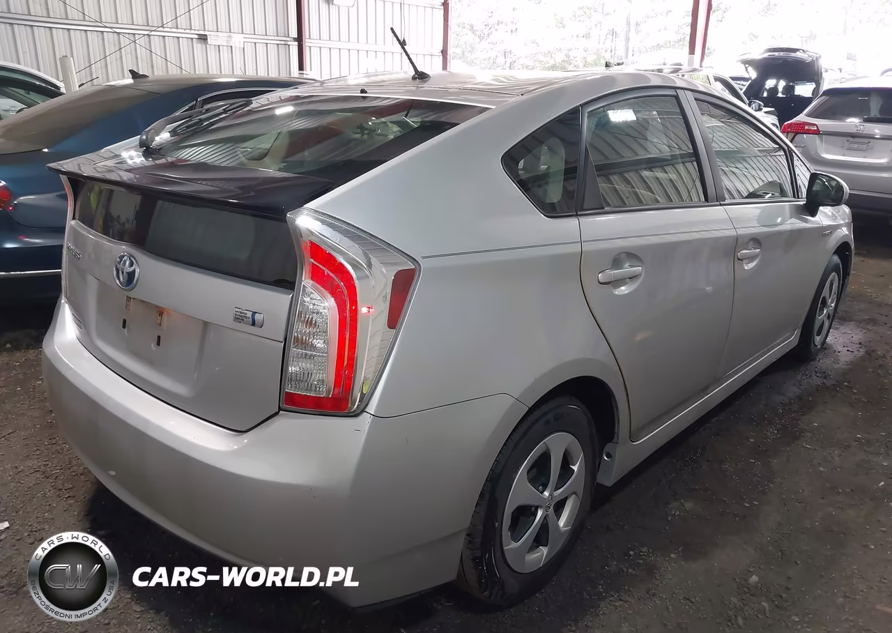 2015 Toyota Prius Two VIN:JTDKN3DU6F1884635 - 4