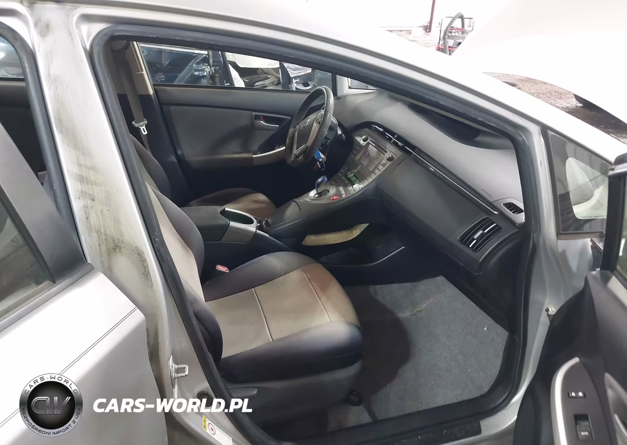 2015 Toyota Prius Two VIN:JTDKN3DU6F1884635 - 5