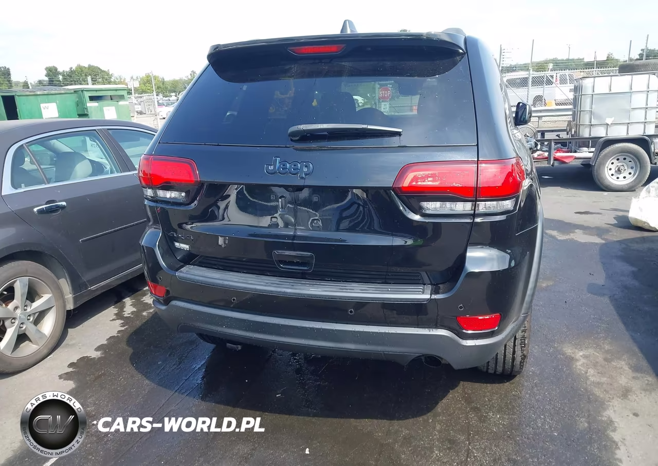2018 Jeep Grand Cherokee Upland 4X4 VIN:1C4RJFAG0JC503014 - 17