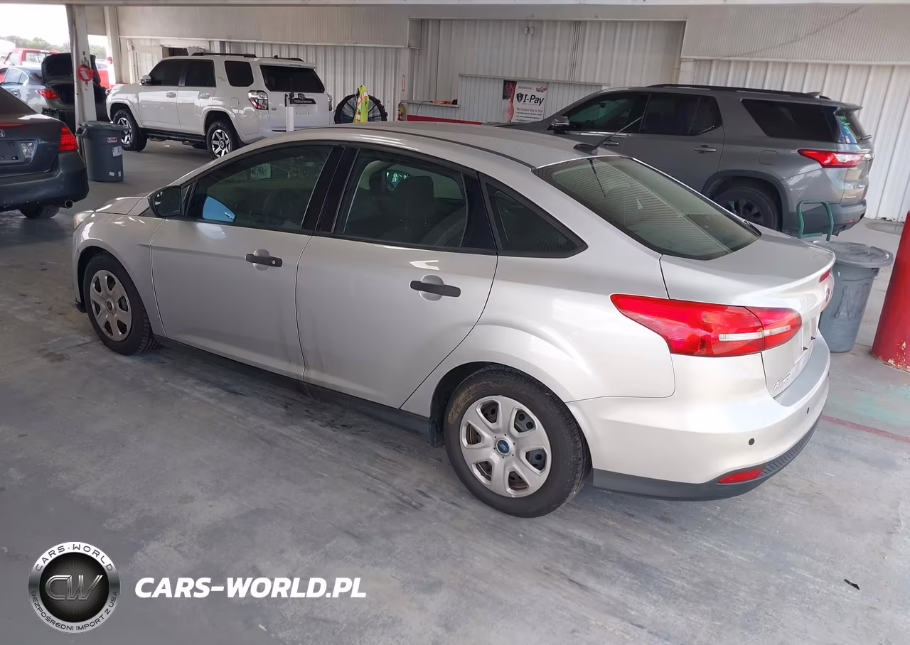 2016 Ford Focus S VIN:1FADP3E22GL298462 - 3