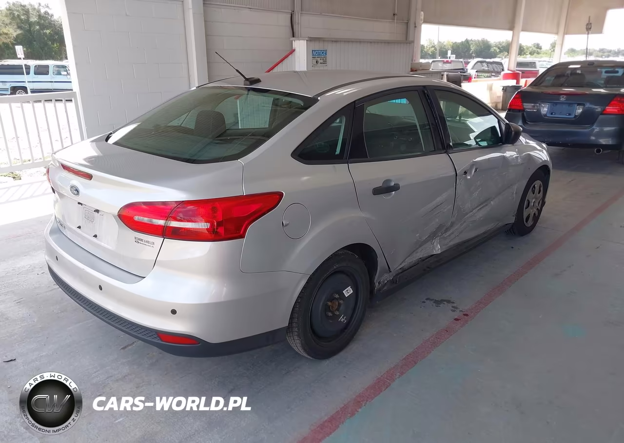 2016 Ford Focus S VIN:1FADP3E22GL298462 - 4