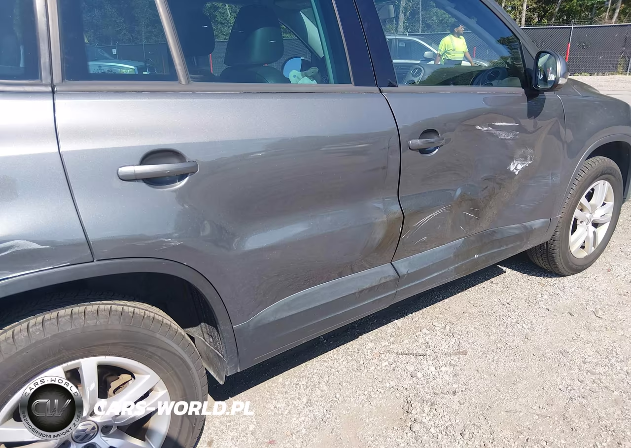 2012 Volkswagen Tiguan Le VIN:WVGAV7AX7CW006210 - 6