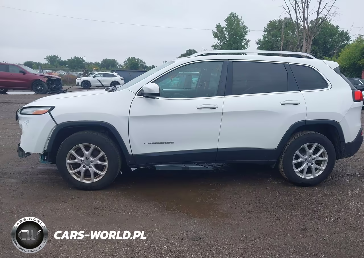 2017 Jeep Cherokee Latitude 4X4 VIN:1C4PJMCB0HW546841 - 15